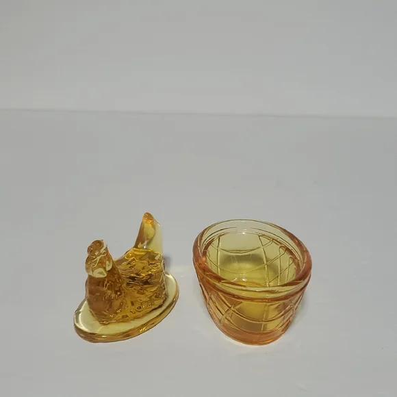 Vtg Amber Glass Hen on Nest - Picture 2 of 4